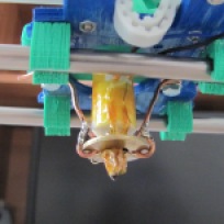 A closer view of the mounted extruder.